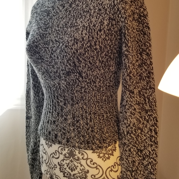 Guess sweater sz M - Picture 2 of 5